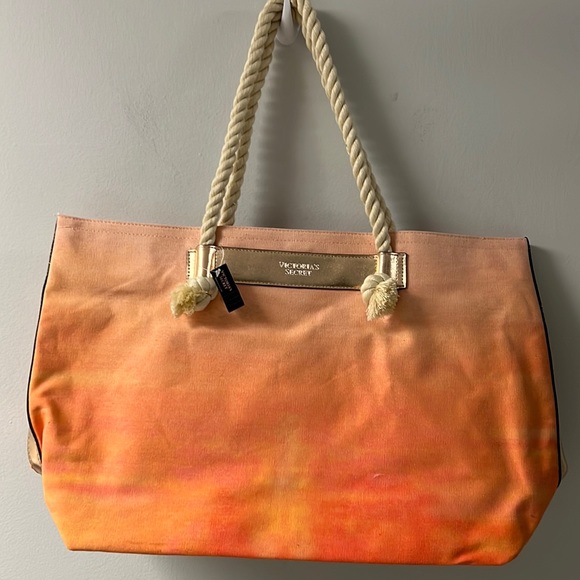 VS Weekender Bag NWT - Picture 1 of 6